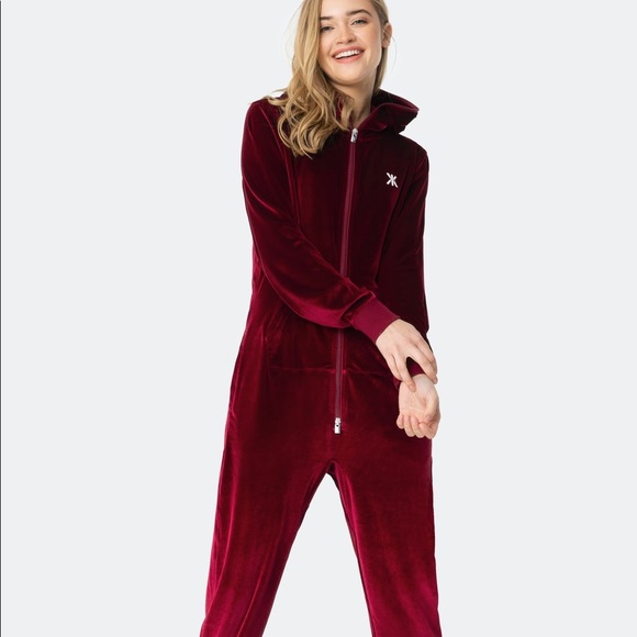 ONEPIECE original red velour onesie - Picture 14 of 15